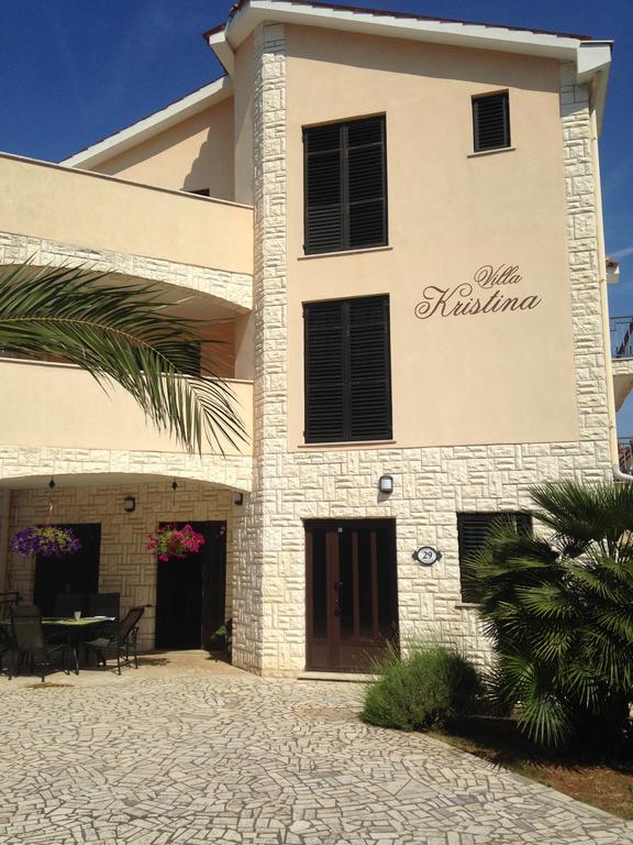 Apartments Villa Kristina Pola Esterno foto